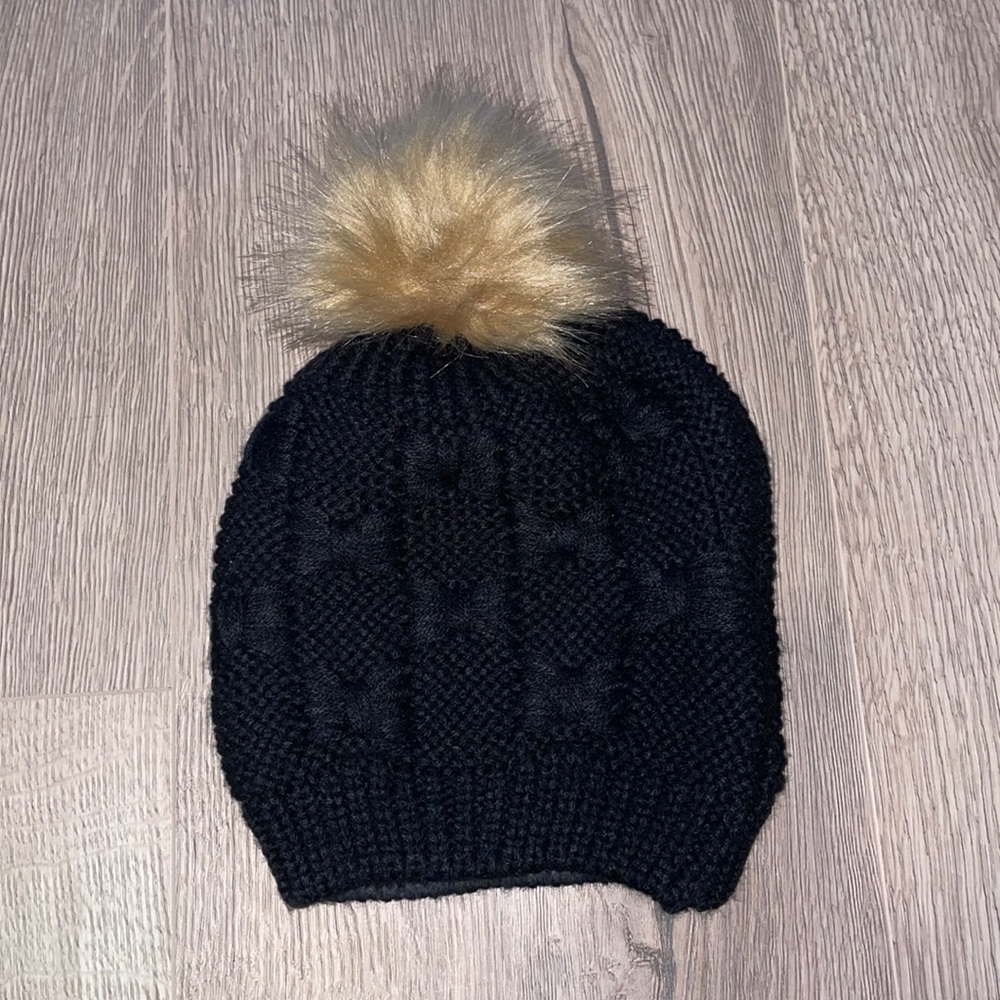 Cute woven beanie 🖤 - Picture 1 of 1
